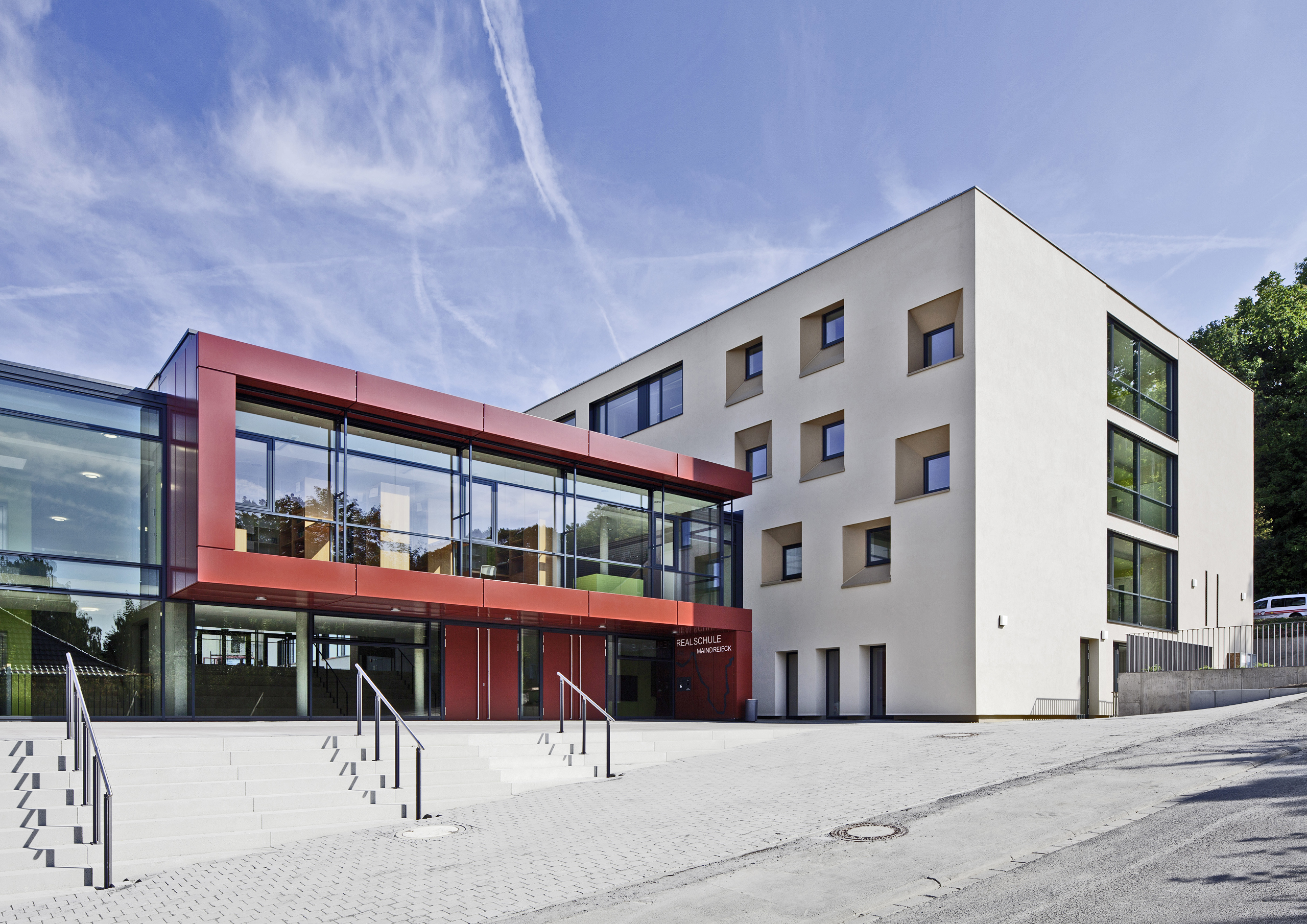 https://www.architektur-fassade.de/wp-content/uploads/2021/02/10501_RSOchsenfurt01.jpg